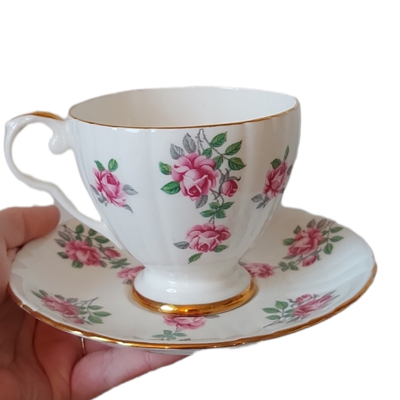 Royal Grafton Teacup and Saucer set - Picture 2 of 3